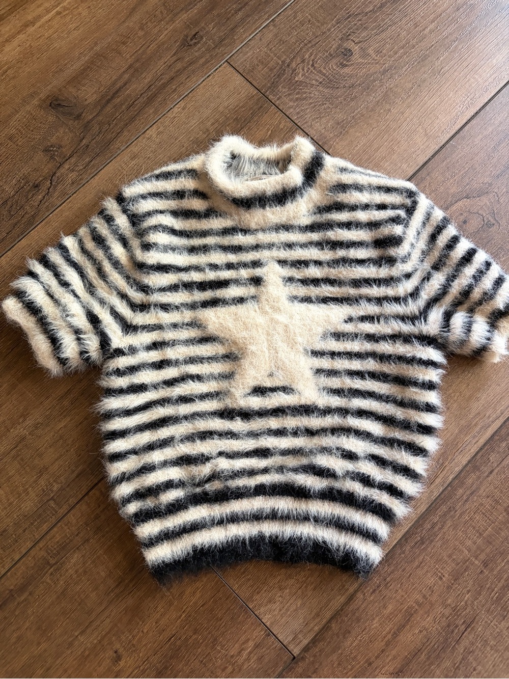 Kimchi Blue Fuzzy Star Striped Short Sleeve Cropped Sweater XS Urban Outfitters